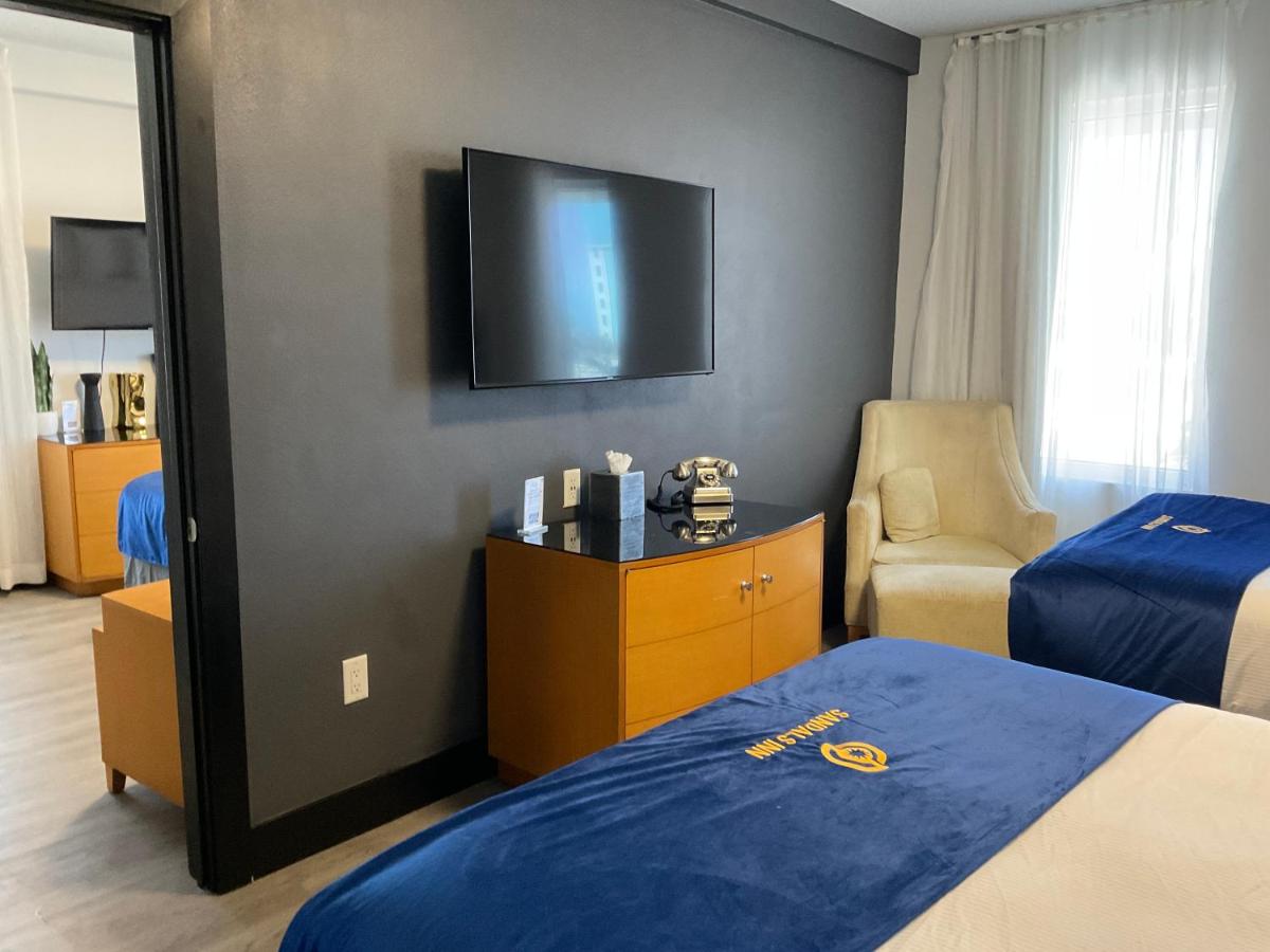 Two-Bedroom Suite at Streamline Hotel