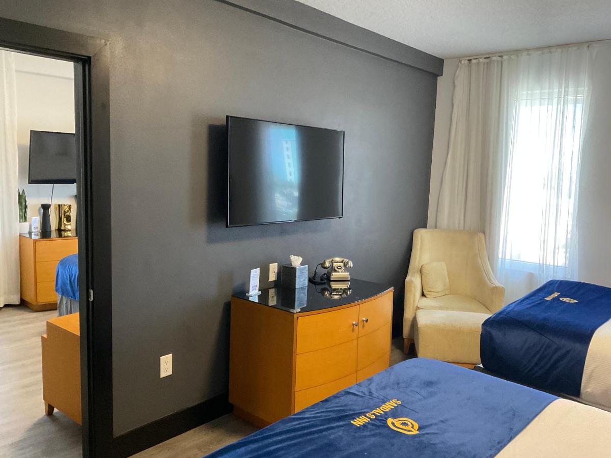 Two-Bedroom Suite at Streamline Hotel