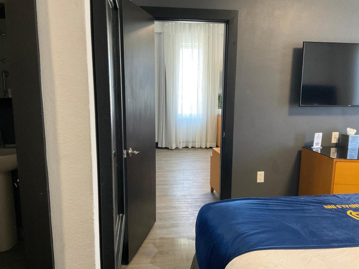 Two-Bedroom Suite at Streamline Hotel