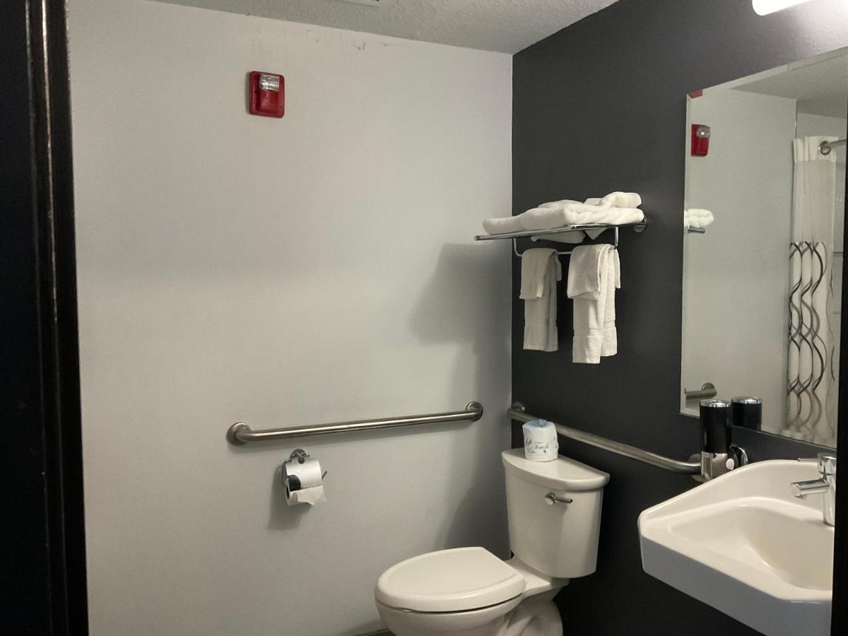 | Streamline Hotel