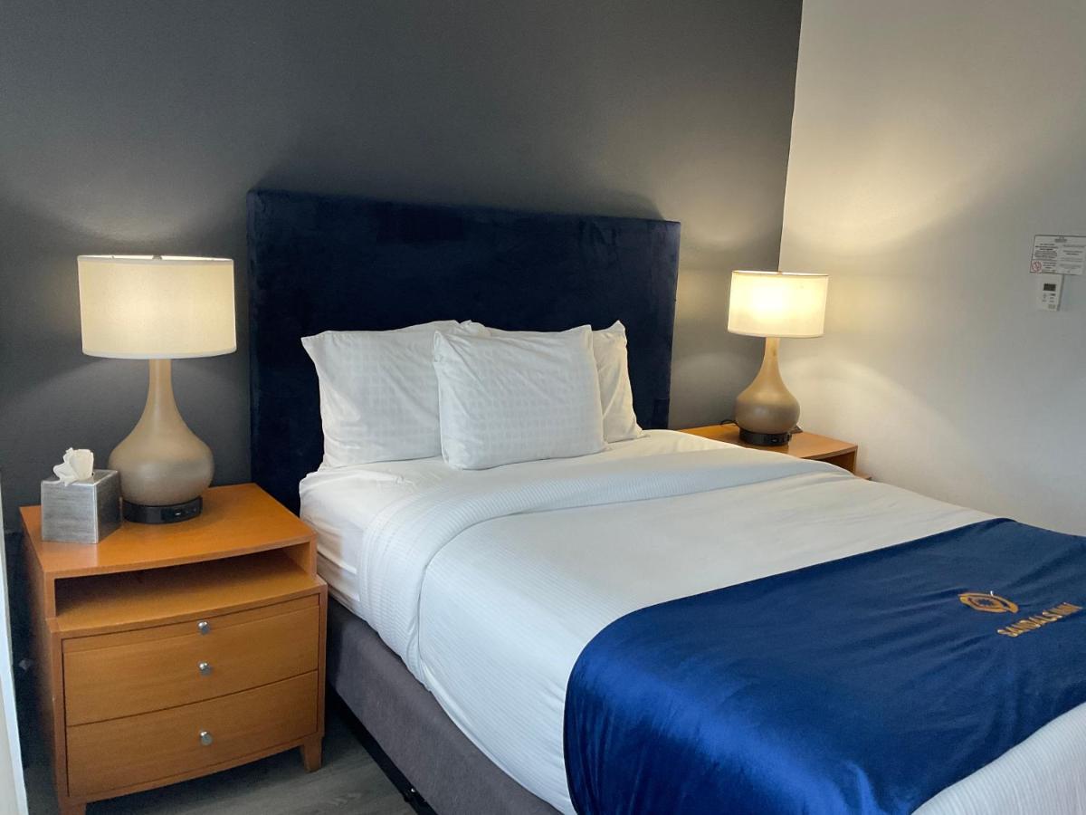 Queen Room - Disability Access at Streamline Hotel