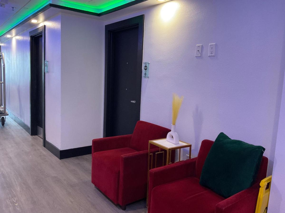 Queen Room - Disability Access at Streamline Hotel