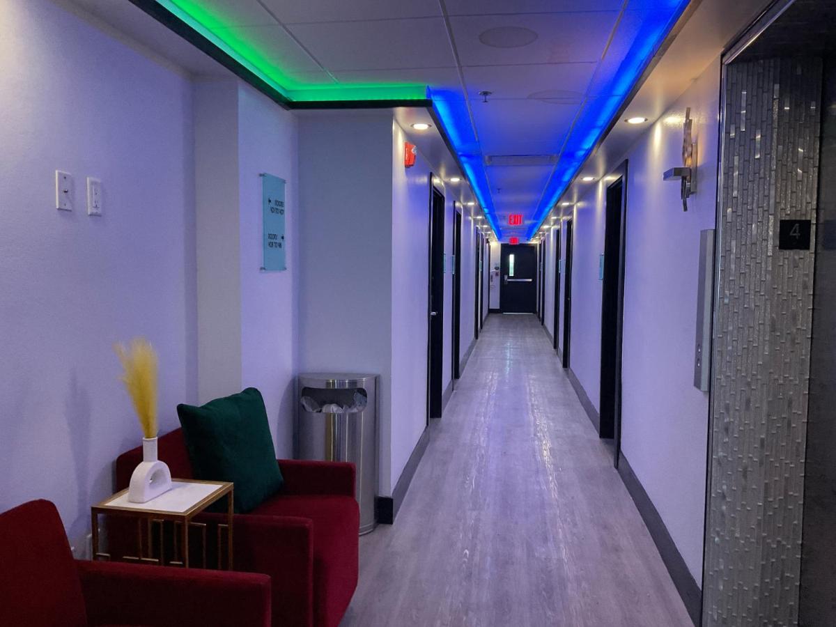 | Streamline Hotel