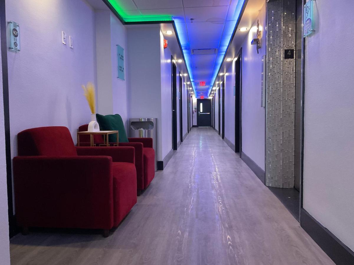 Queen Room - Disability Access at Streamline Hotel