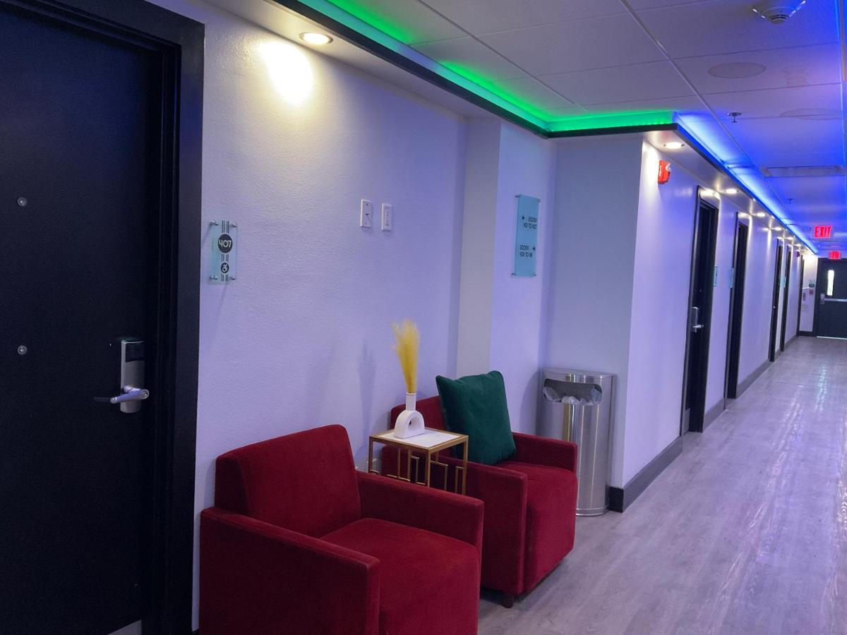 Queen Room - Disability Access at Streamline Hotel
