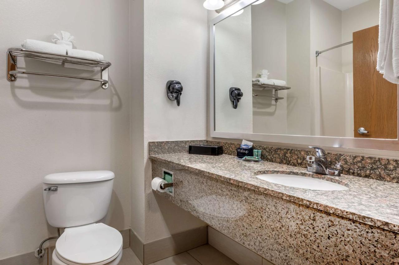 Queen Room with Two Queen Beds - Non Smoking at Best Western Club House Inn & Suites