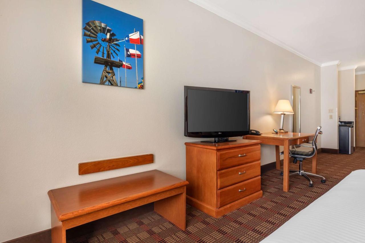 | Best Western Club House Inn & Suites