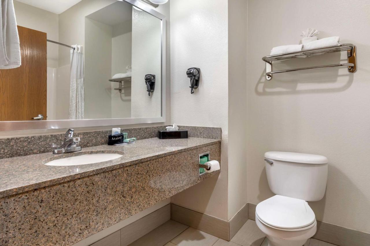 King Room with Spa Bath - Non Smoking at Best Western Club House Inn & Suites