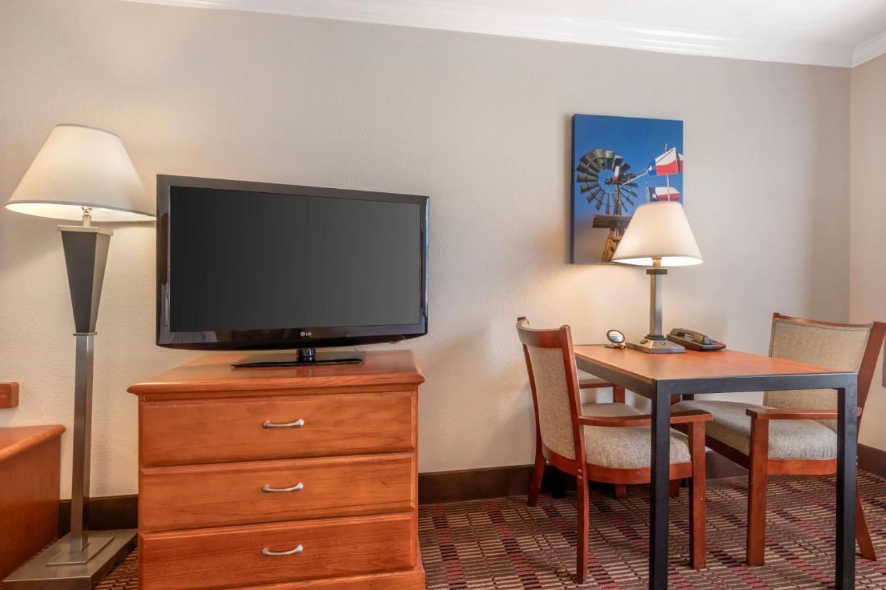 | Best Western Club House Inn & Suites