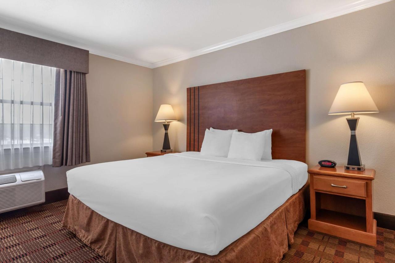  | Best Western Club House Inn & Suites