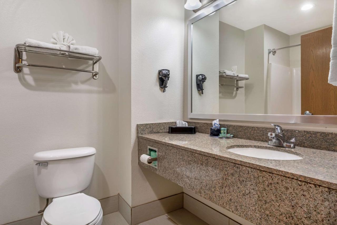 | Best Western Club House Inn & Suites