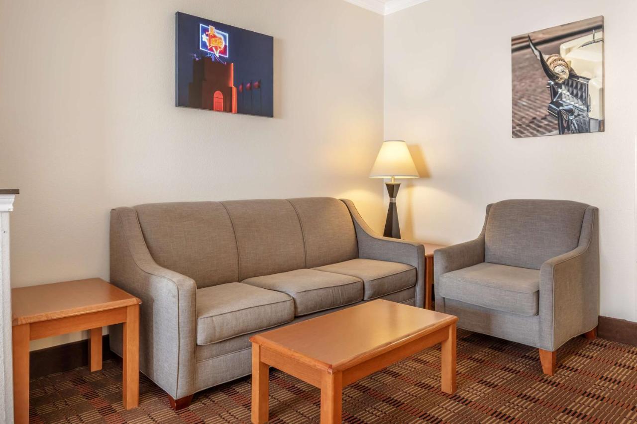 King Suite with Mobility Accessible Roll-In Shower - Non-Smoking at Best Western Club House Inn & Suites