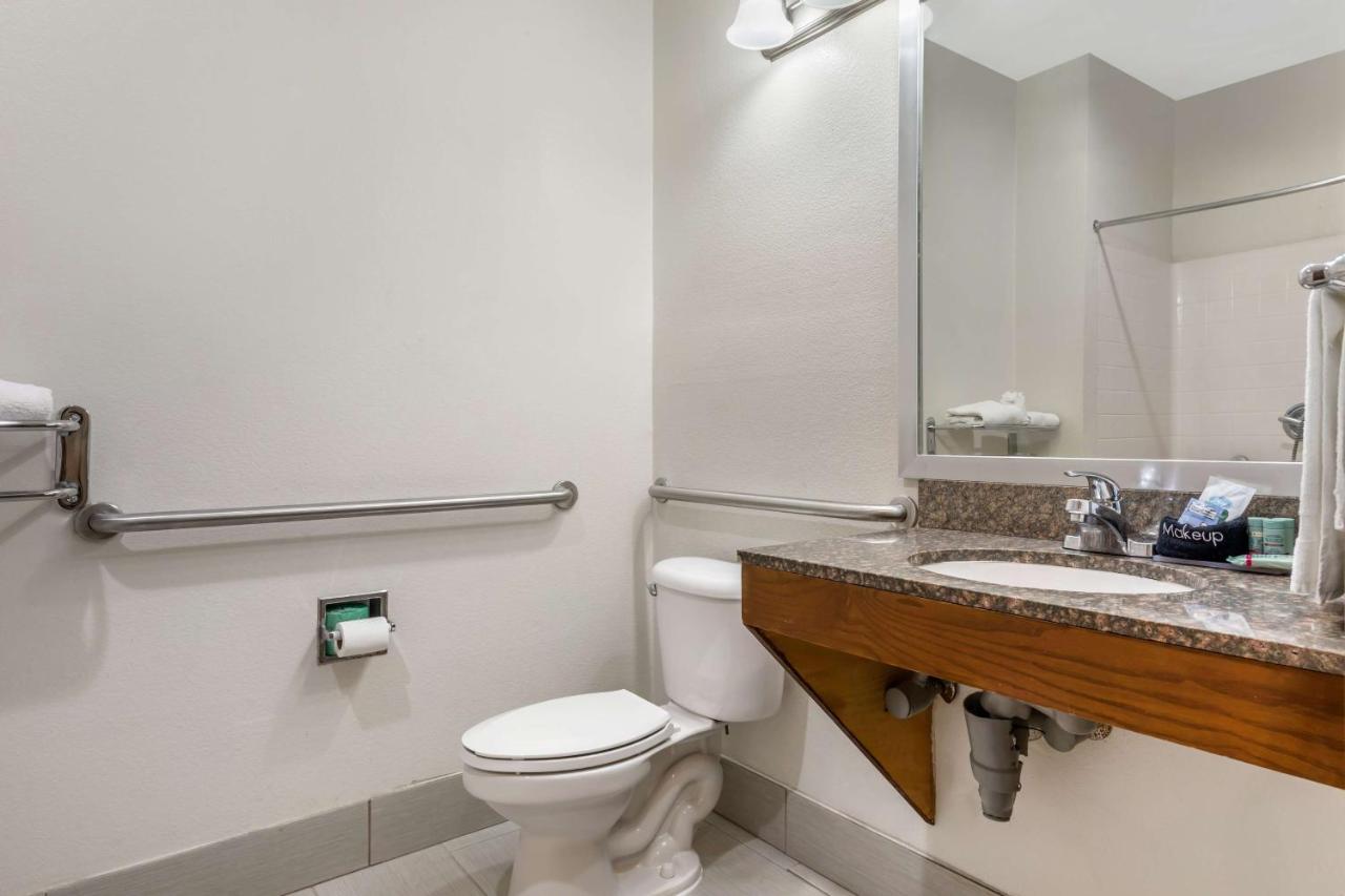 | Best Western Club House Inn & Suites