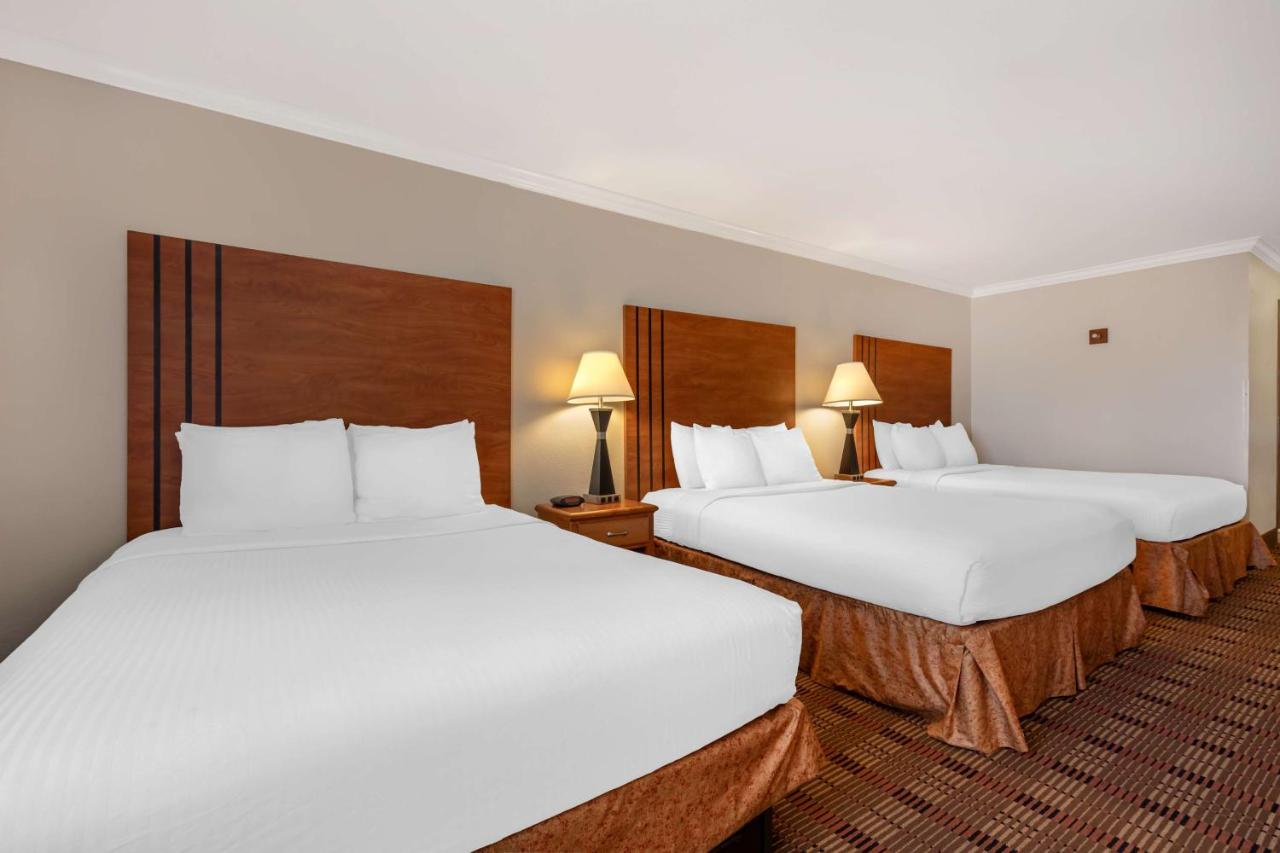 Queen Room with Three Queen Beds - Non smoking at Best Western Club House Inn & Suites