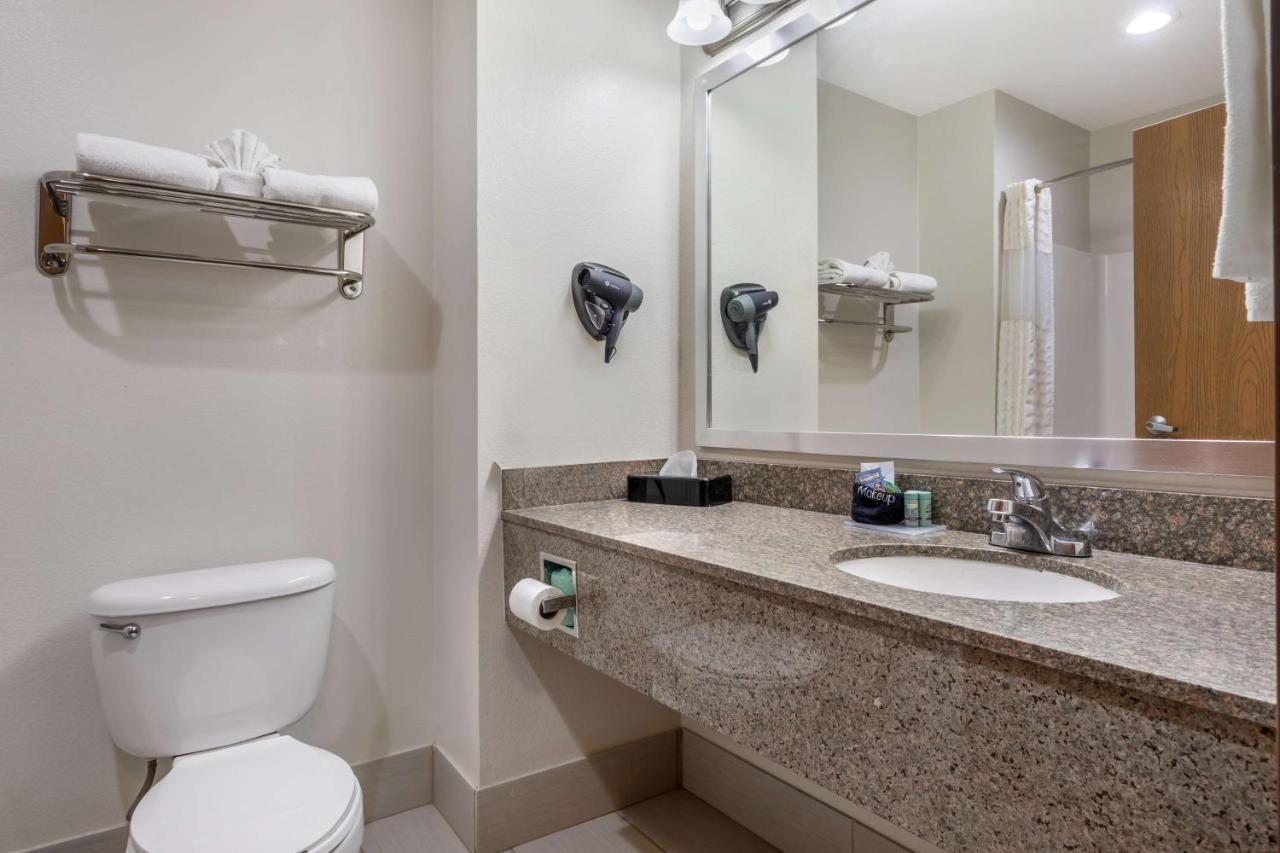 Queen Room with Three Queen Beds - Non smoking at Best Western Club House Inn & Suites