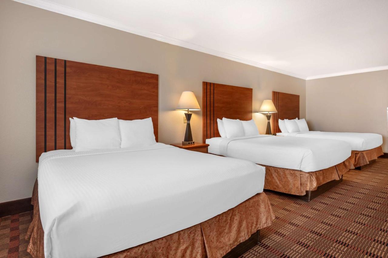 Queen Room with Three Queen Beds - Disability Accessible/Non-Smoking at Best Western Club House Inn & Suites