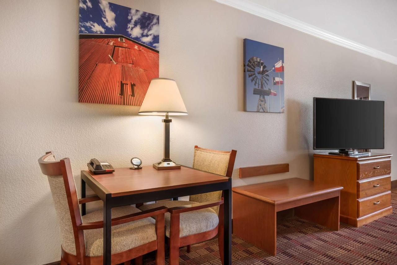 Queen Room with Three Queen Beds - Disability Accessible/Non-Smoking at Best Western Club House Inn & Suites