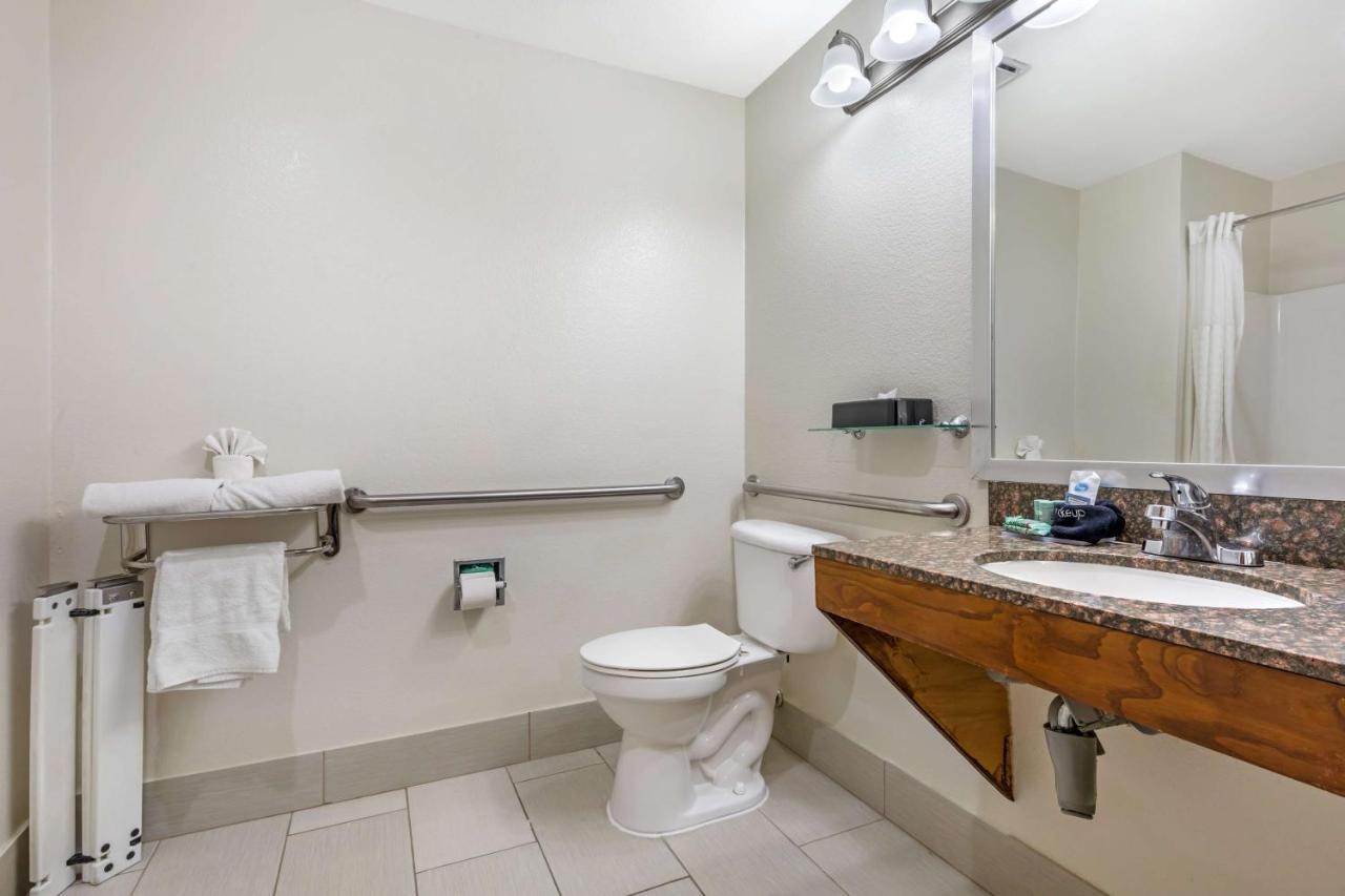 Queen Room with Three Queen Beds - Disability Accessible/Non-Smoking at Best Western Club House Inn & Suites
