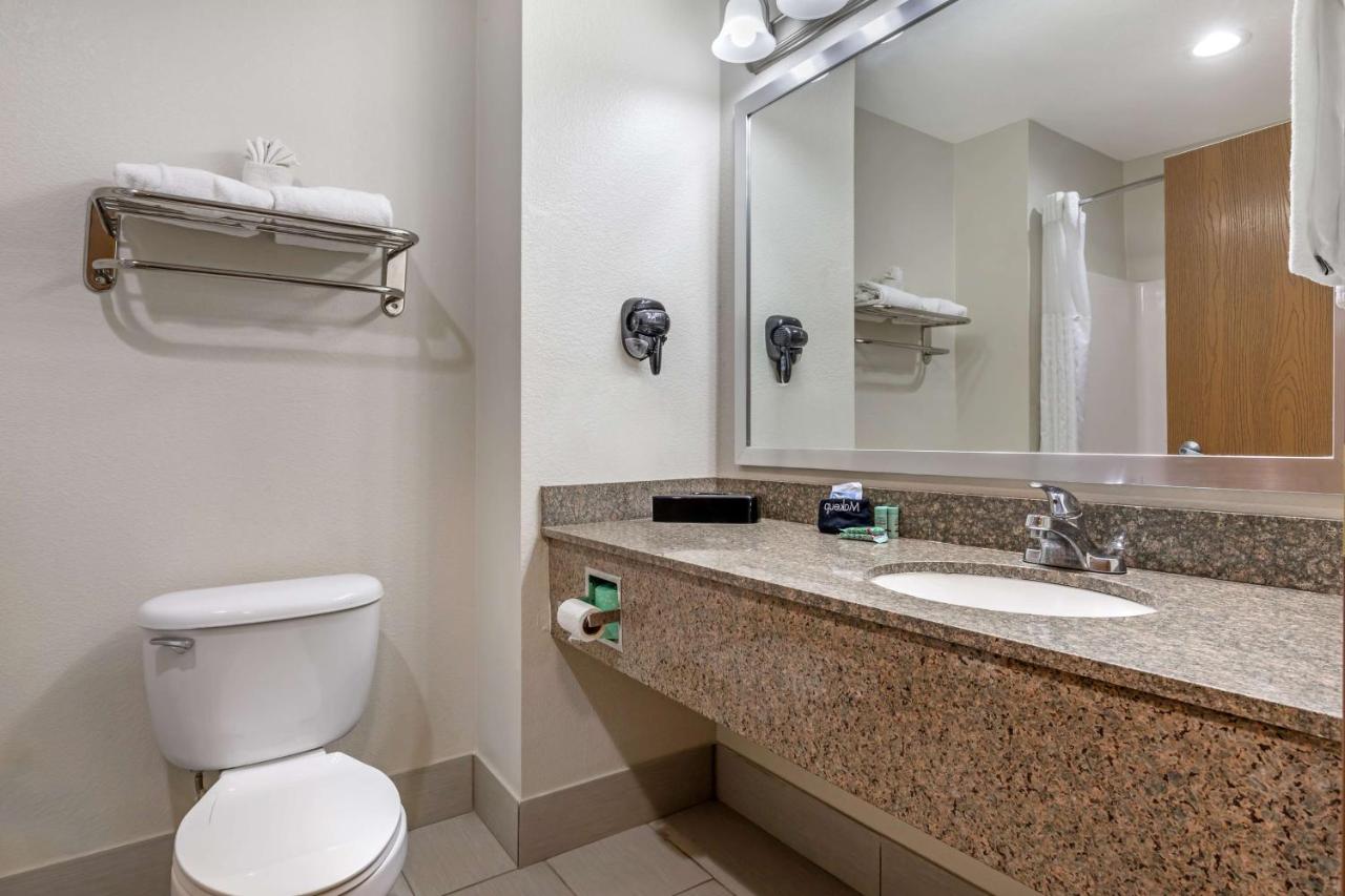 | Best Western Club House Inn & Suites