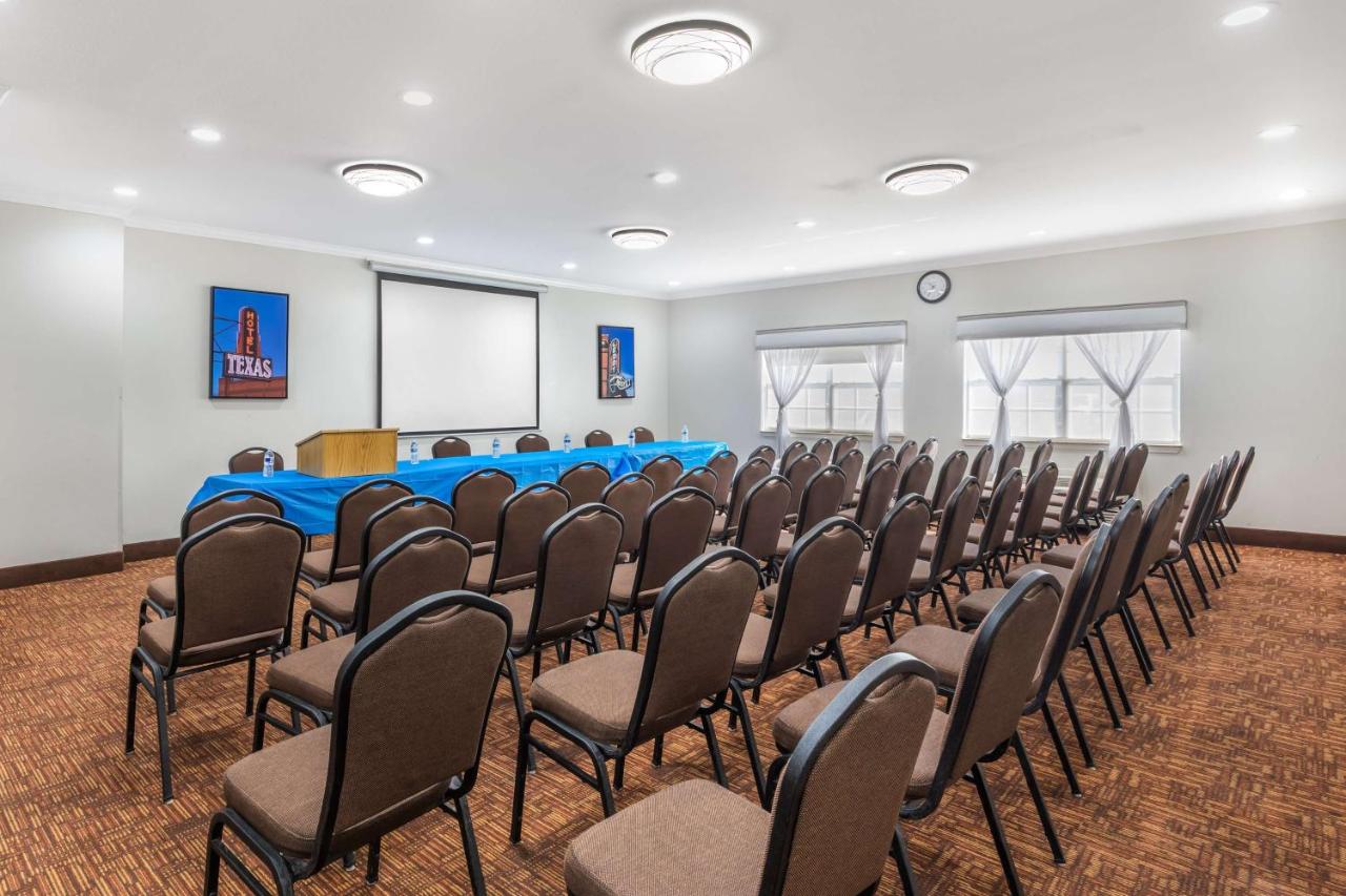 | Best Western Club House Inn & Suites