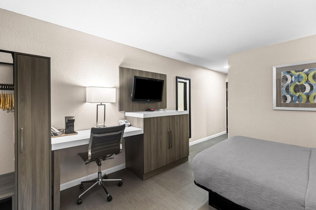  | Super 8 by Wyndham Oskaloosa IA