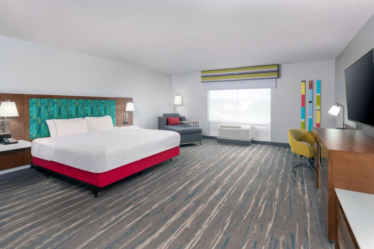 King Room - Non-Smoking at Hampton Inn Petersburg-Southpark Mall