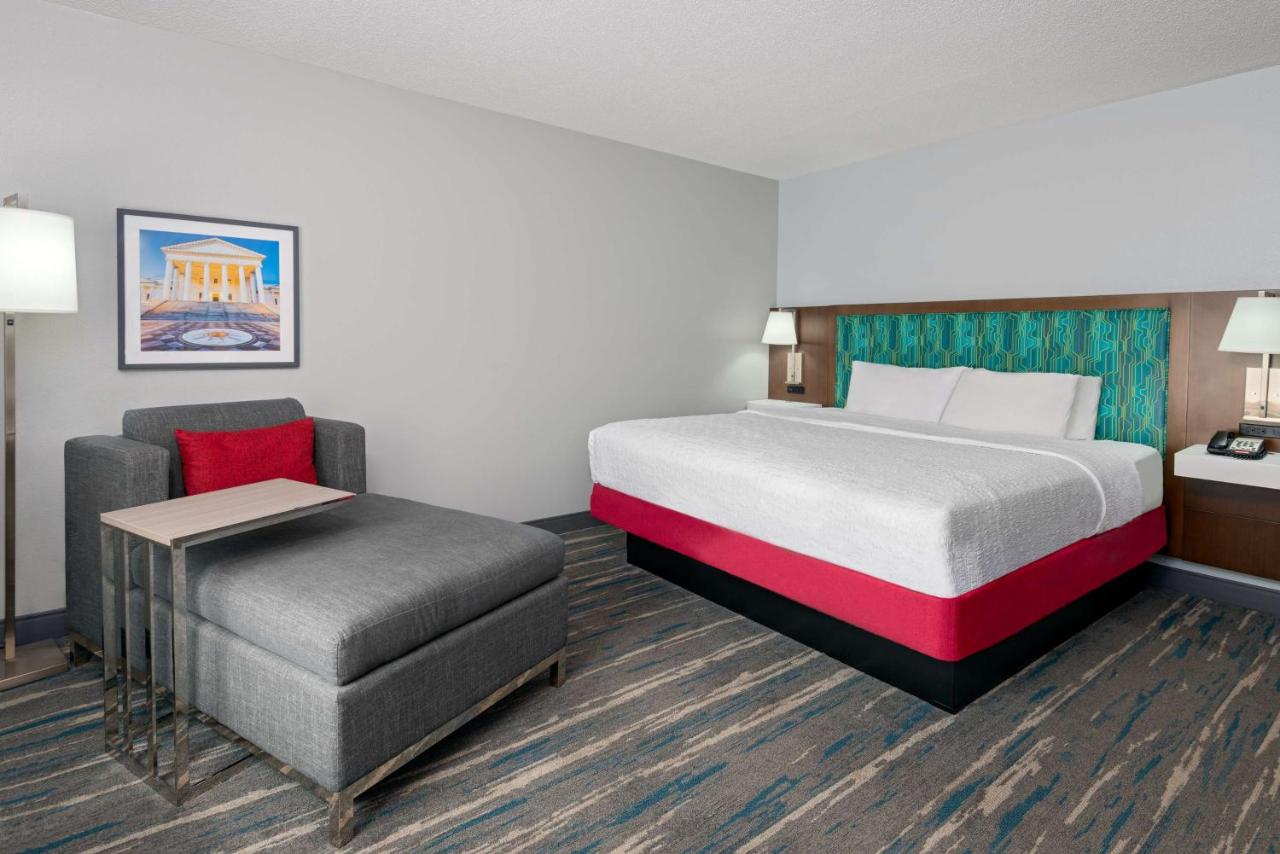 King Room - Non-Smoking at Hampton Inn Petersburg-Southpark Mall