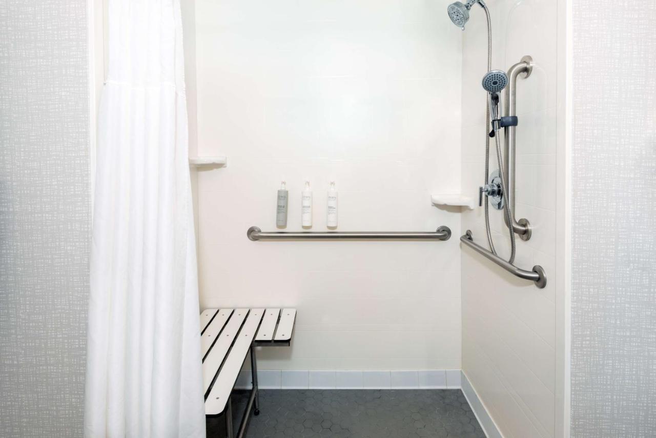 King Room - Disability Access/Non-Smoking at Hampton Inn Petersburg-Southpark Mall