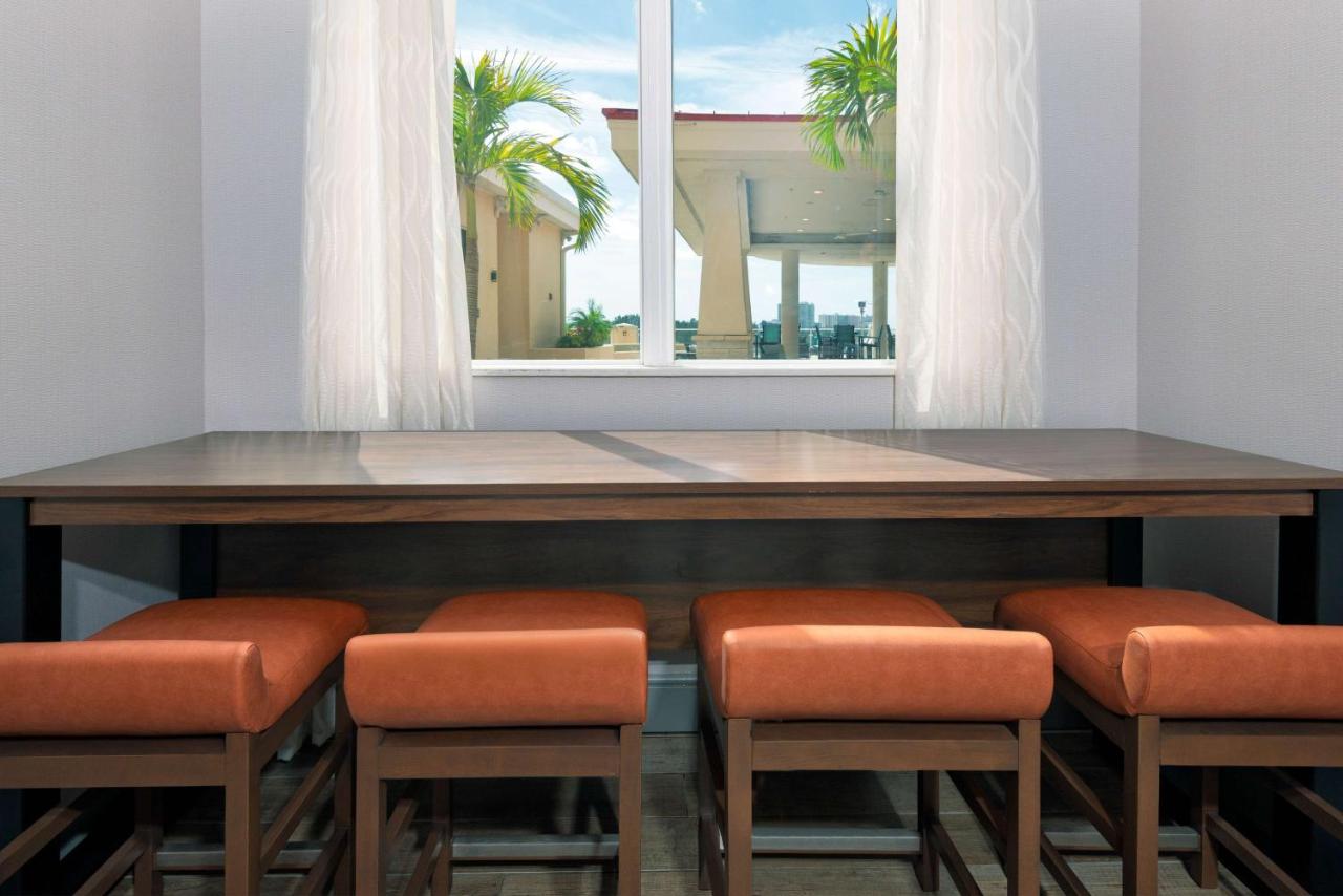 | Hampton Inn and Suites Clearwater Beach