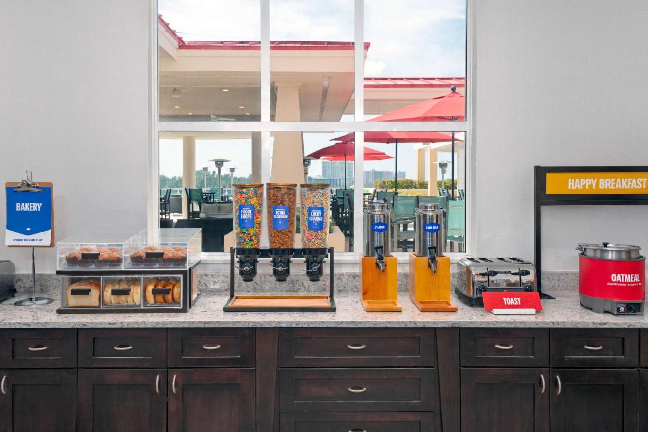 | Hampton Inn and Suites Clearwater Beach