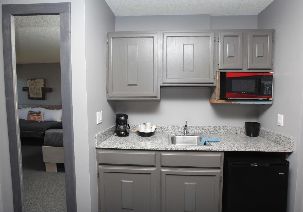 | Vintage Block Inn & Suites