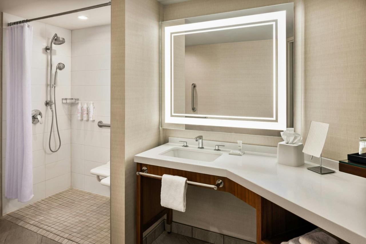Newly Renovated, Guest room, 1 King at South Sioux City Marriott Riverfront