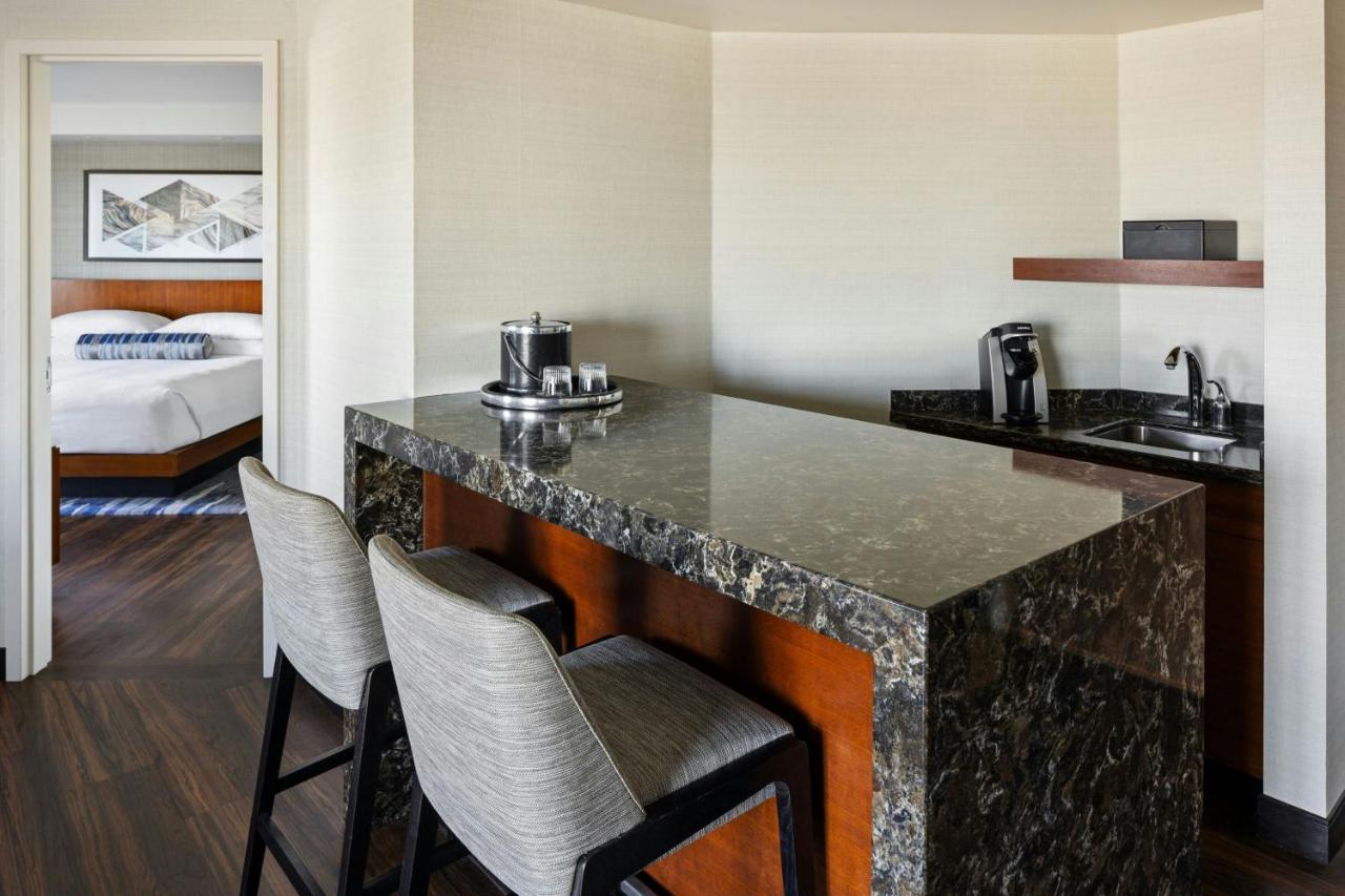Executive Suite, 1 King, River view at South Sioux City Marriott Riverfront