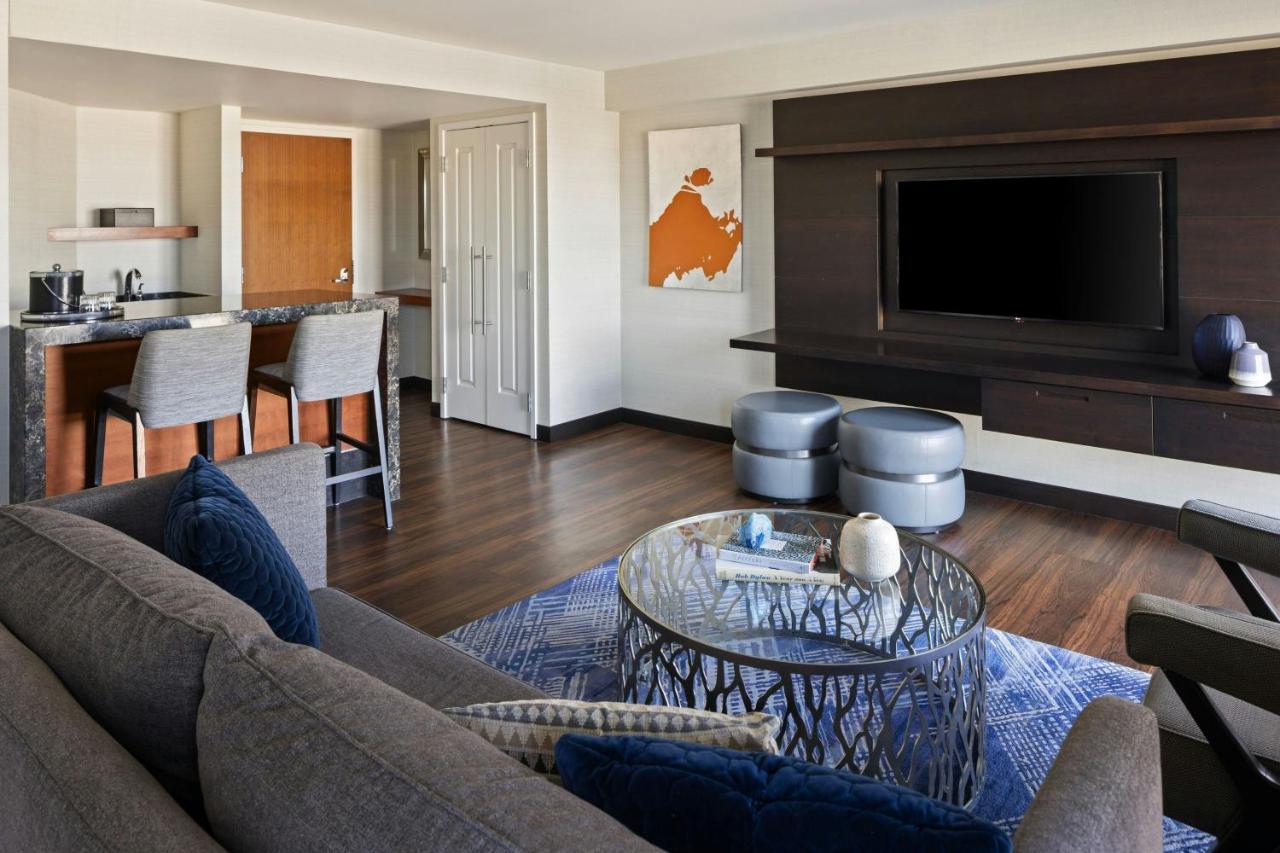 Executive Suite, 1 King, River view at South Sioux City Marriott Riverfront