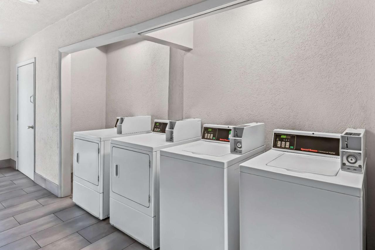 | Motel 6 Lester - Philadelphia Airport