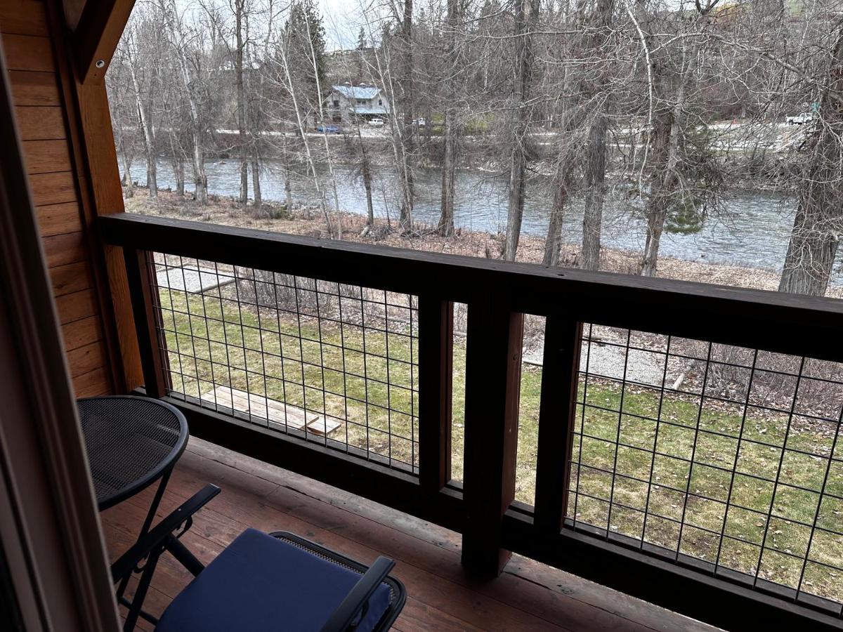 | Methow River Lodge