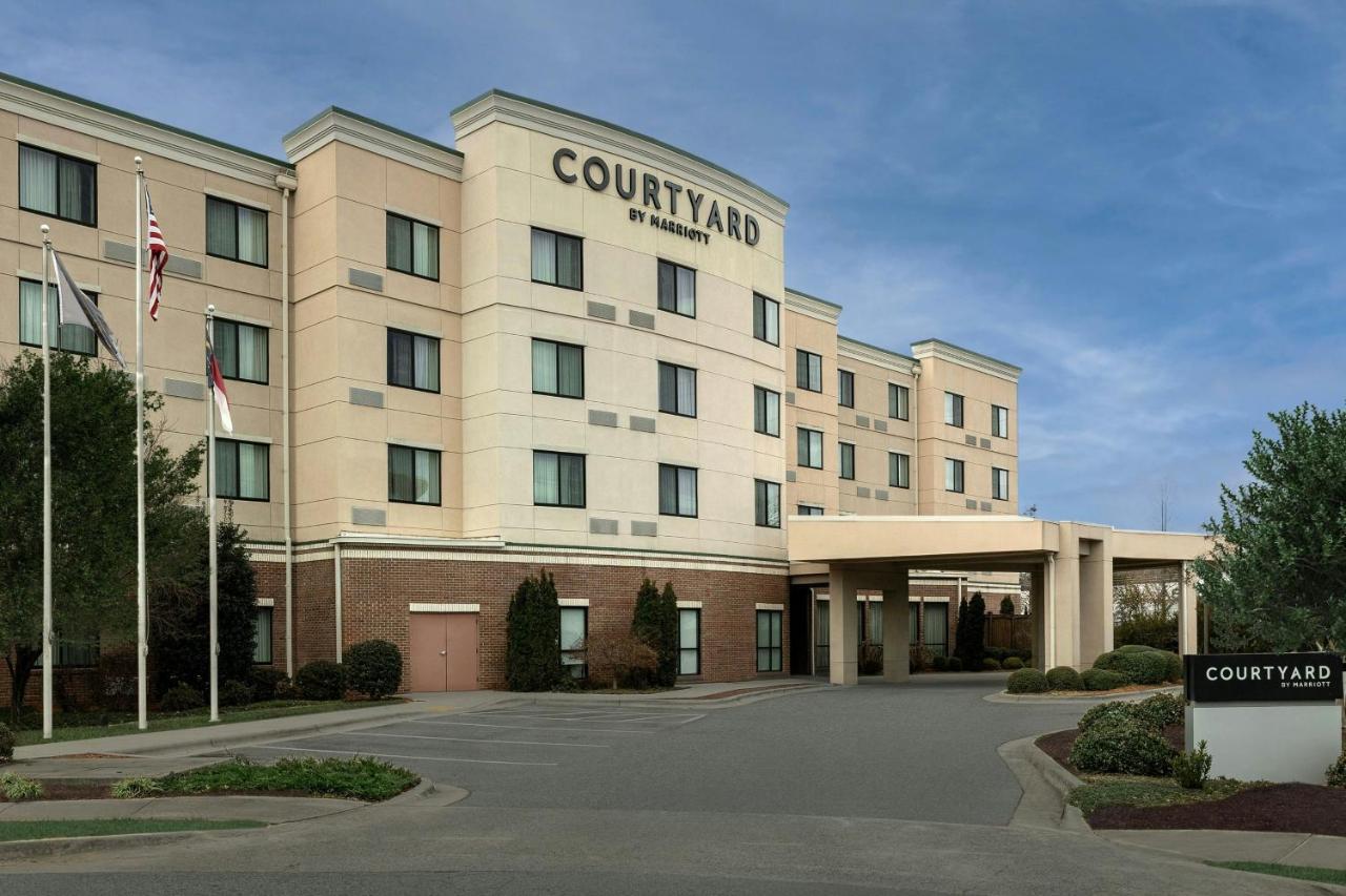 | Courtyard by Marriott Salisbury