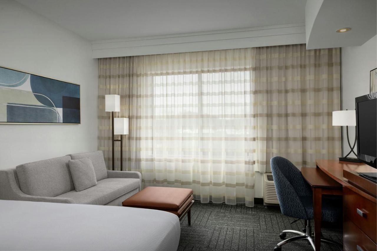 | Courtyard by Marriott Salisbury