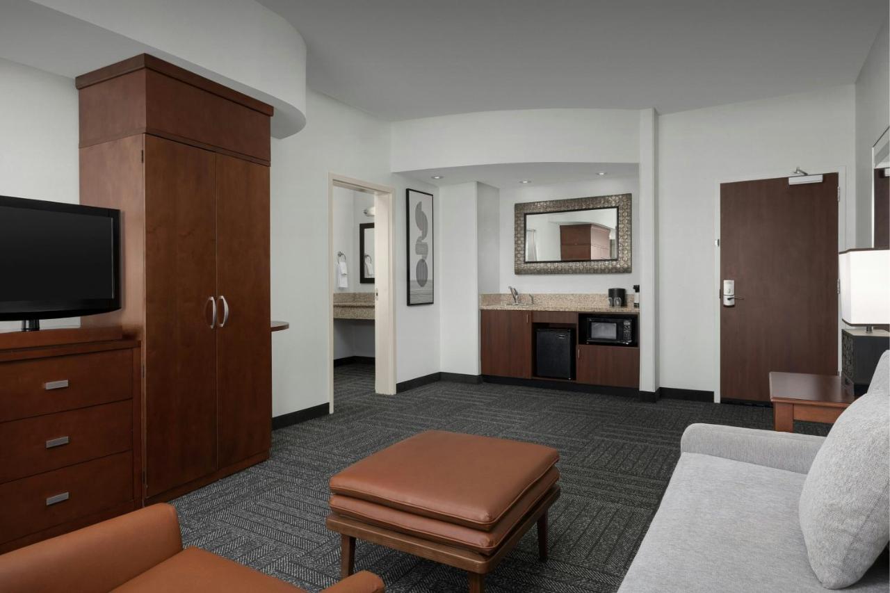 | Courtyard by Marriott Salisbury
