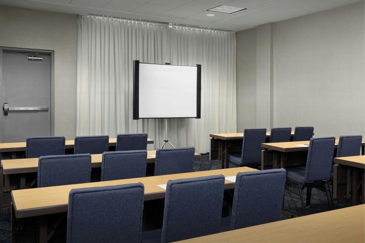 | Courtyard by Marriott Salisbury