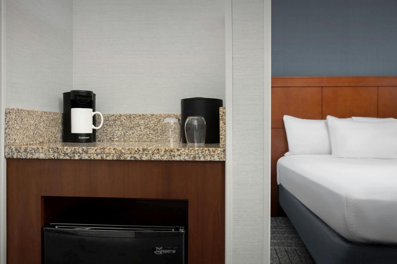 | Courtyard by Marriott Salisbury