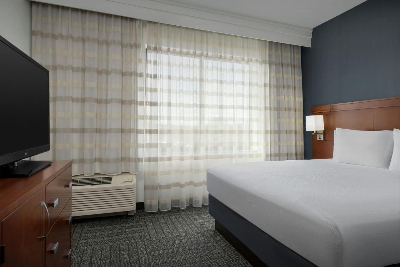 | Courtyard by Marriott Salisbury
