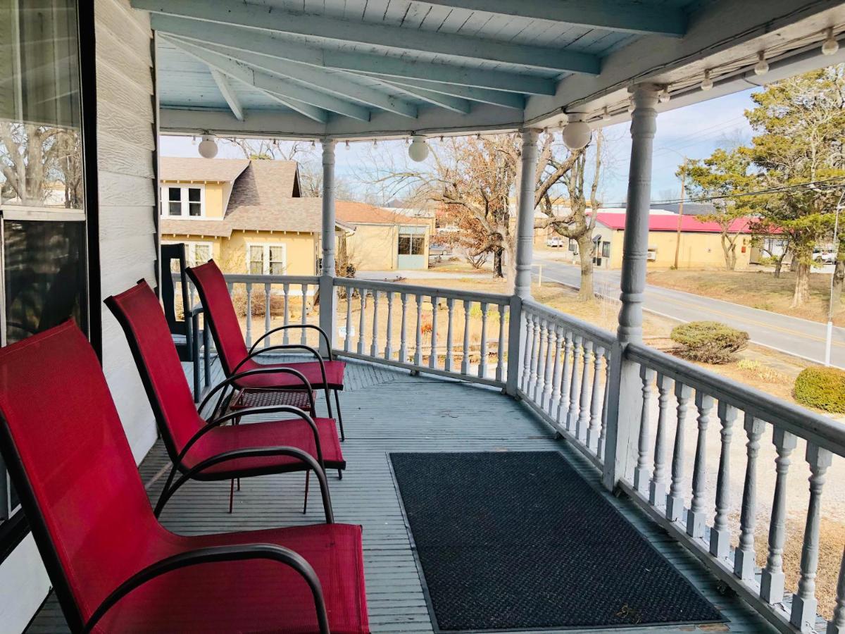 | Ozark Country Inn