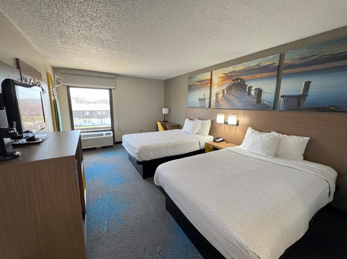 Deluxe Double Room with Two Double Beds - Non-Smoking at Days Inn & Suites by Wyndham Cedar Rapids