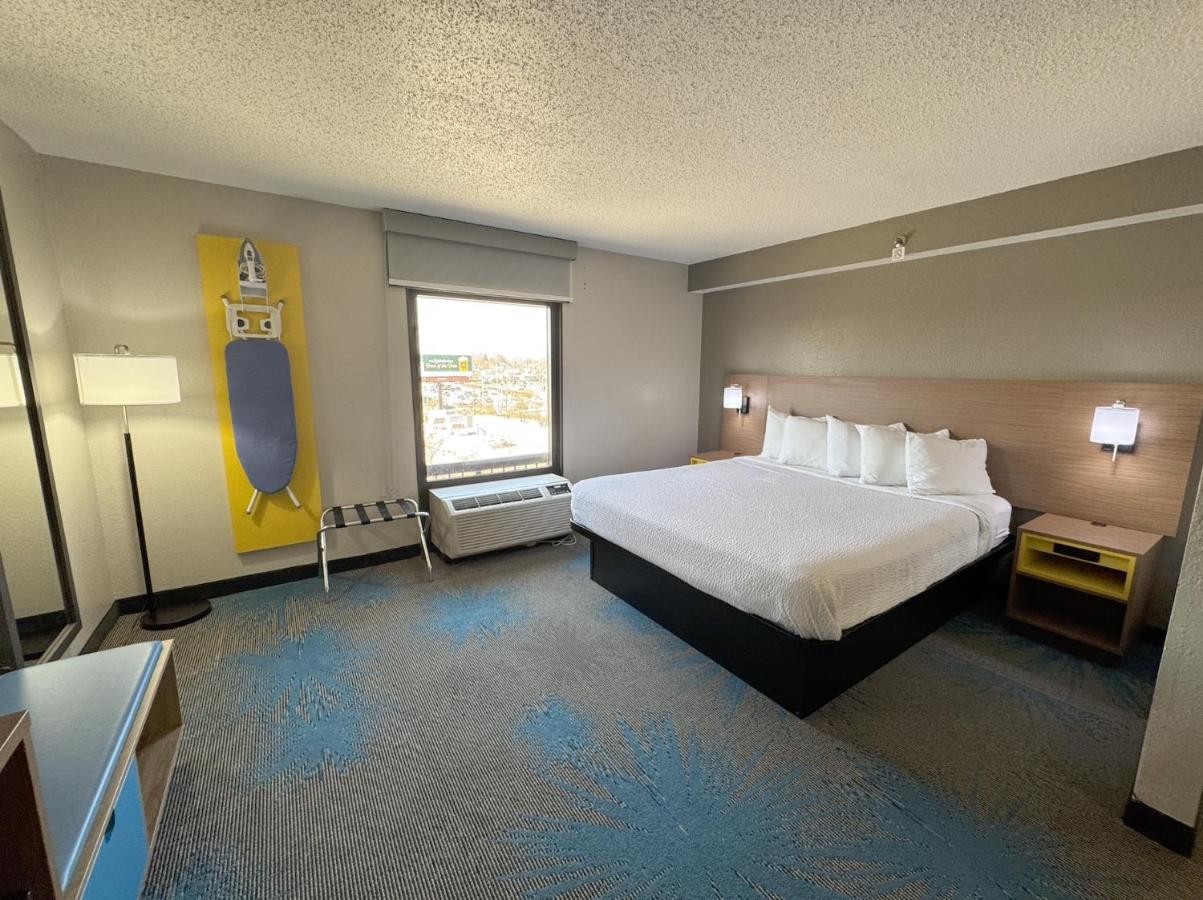 King Suite- Non-Smoking at Days Inn & Suites by Wyndham Cedar Rapids