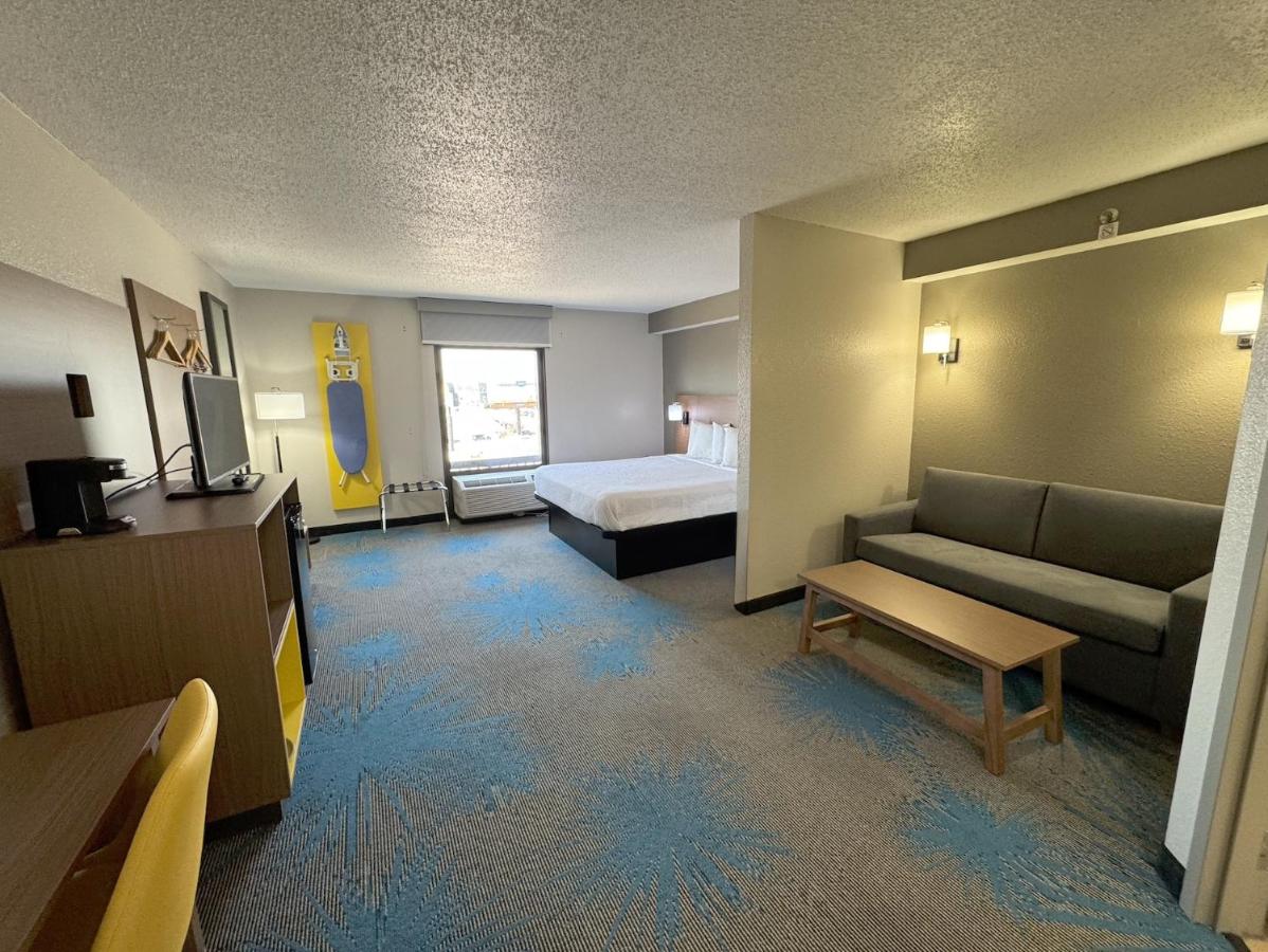 King Suite- Non-Smoking at Days Inn & Suites by Wyndham Cedar Rapids