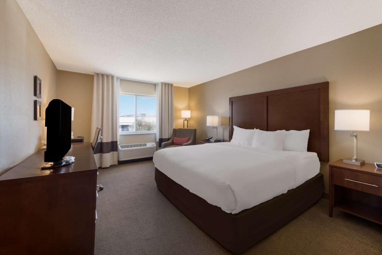 King Room - Non-Smoking at Comfort Inn Wichita East