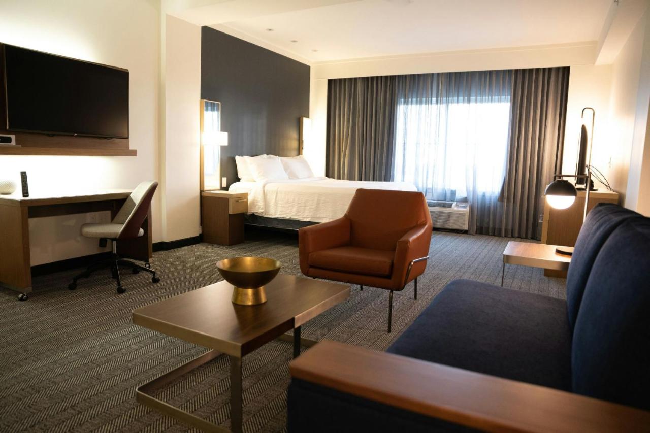 | Courtyard by Marriott Philadelphia Springfield