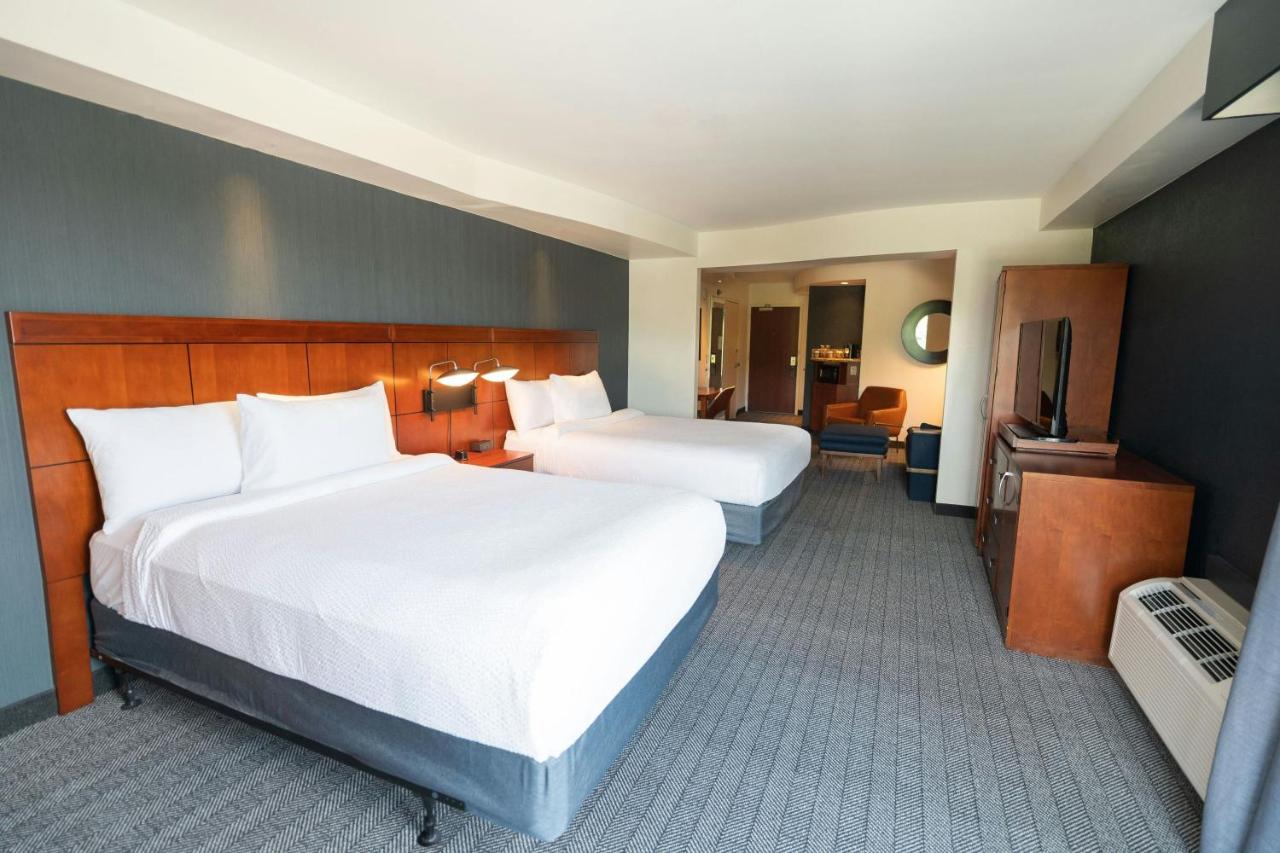| Courtyard by Marriott Philadelphia Springfield