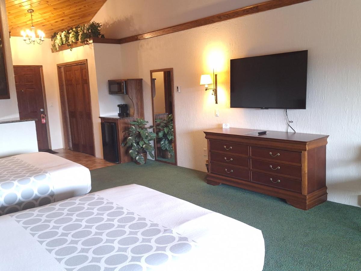 | Hotel Devlin